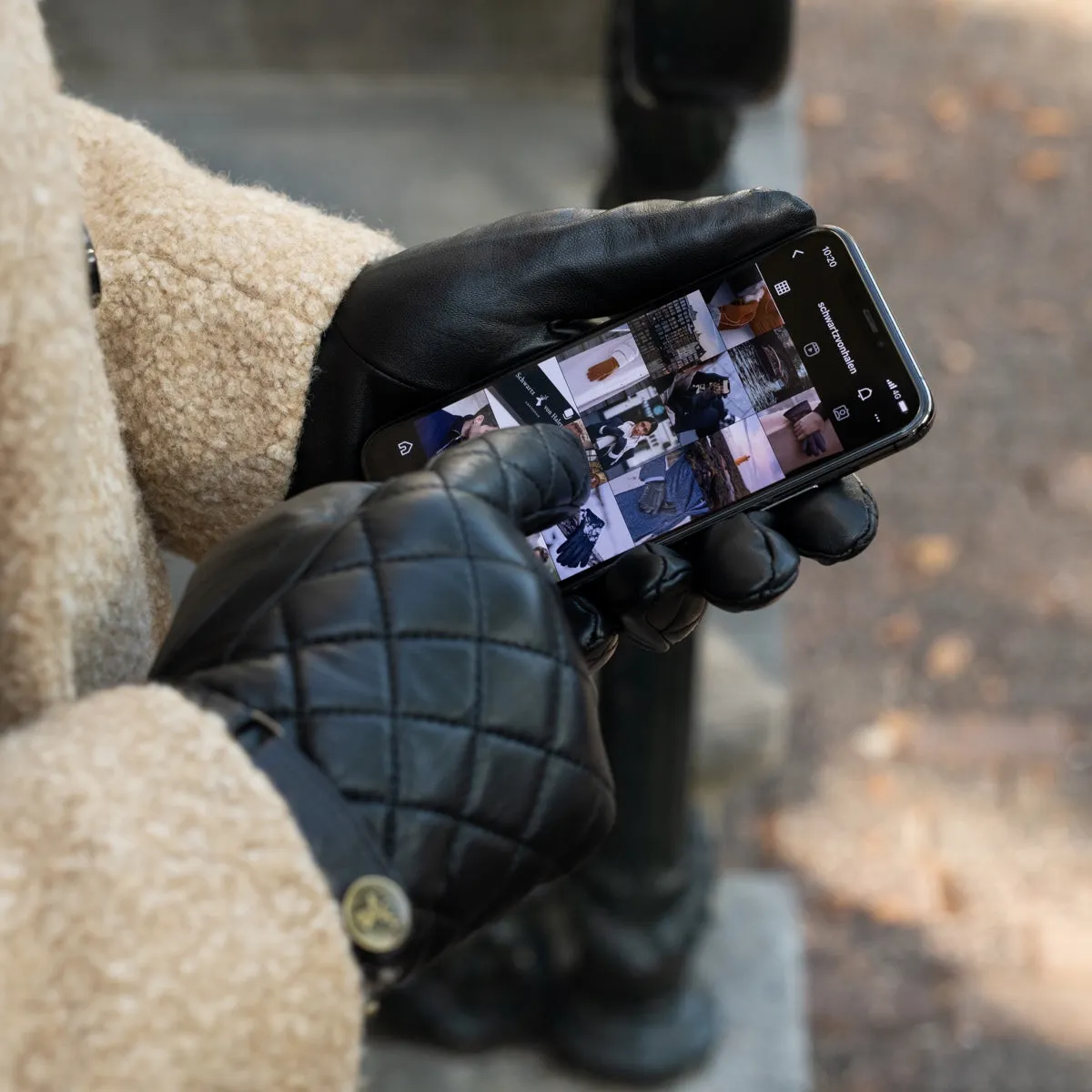 Smith (black) - sheepskin leather gloves with snap closure & touchscreen feature