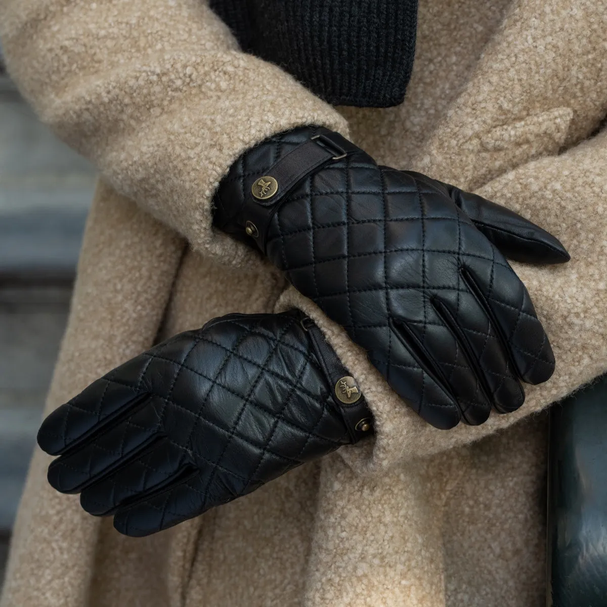 Smith (black) - sheepskin leather gloves with snap closure & touchscreen feature